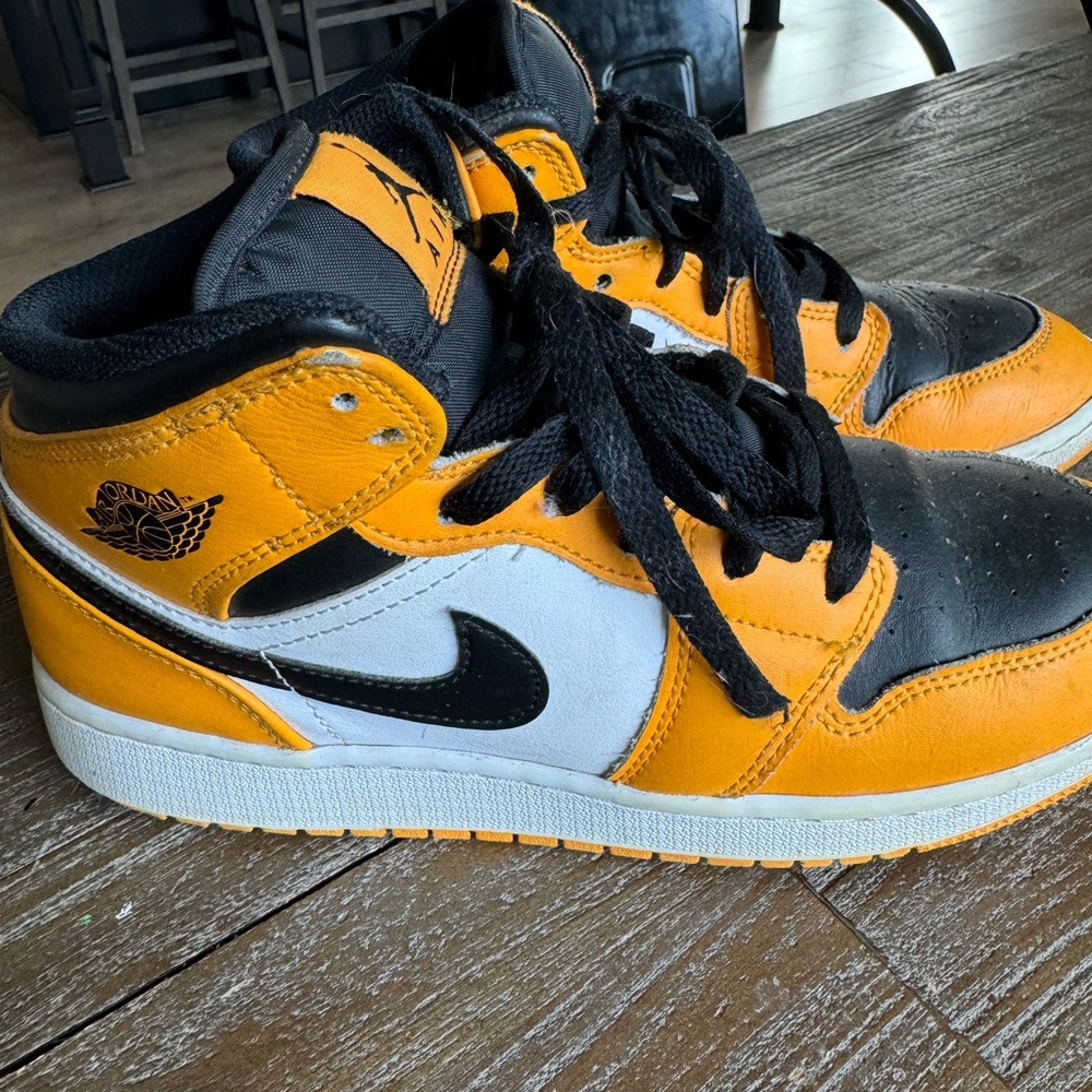 Nike Air Jordan Mid Black/Orange Sneakers